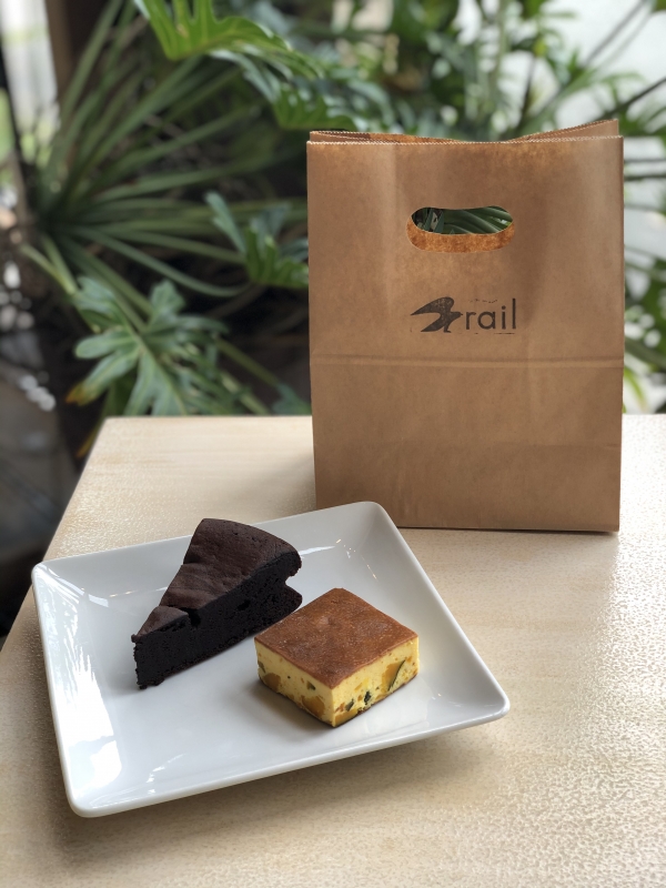 「cafe rail（カフェ レイル）」のチーズケーキやガトーショコラ [画像]