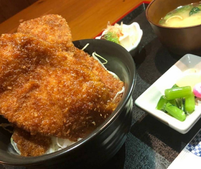 福井ソースカツ丼（並600円、大750円、特大900円）