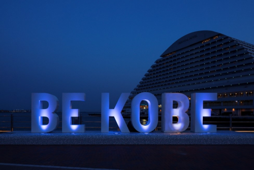 医療関係者らへ感謝を込めて「BE KOBE」モニュメントなど青色にライトアップ