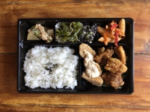 おまかせ弁当 900円（税込）　※メニューは日替わり