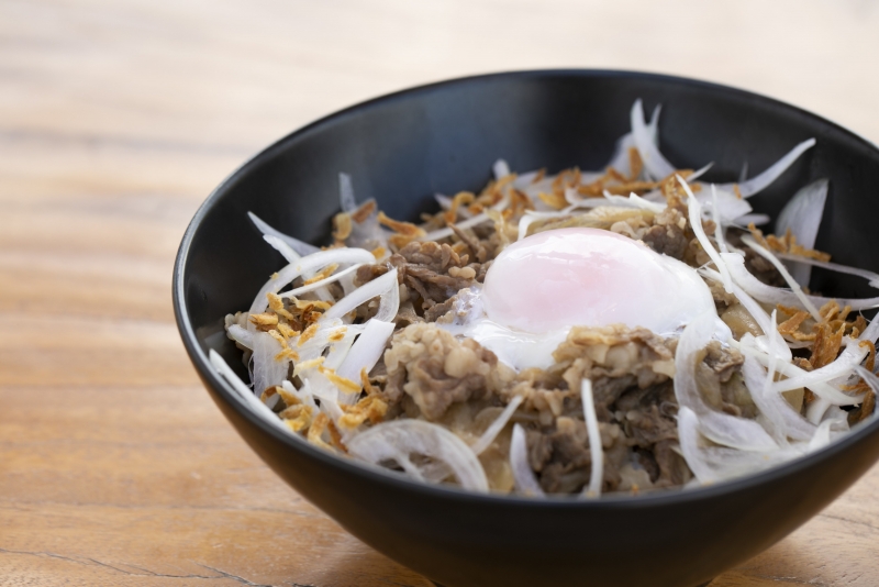 淡路牛の牛丼（サラダ付）※数量限定