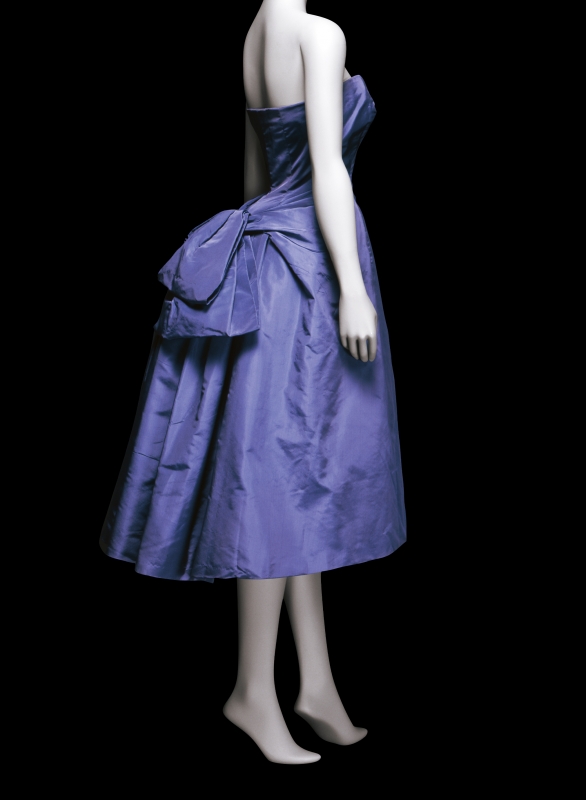 イヴニング・ドレス、クリスチャン・ディオール　1953年　
（神戸ファッション美術館蔵）
