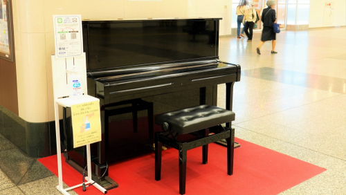 JR姫路駅の「ストリートピアノ」再開　姫路市