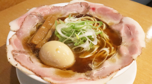 人類みな麺類の系列店「ラーメン大戦争」が三宮にオープン　神戸市中央区