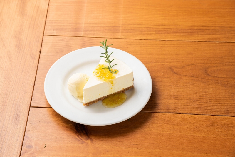 淡路産レモンのレアチーズケーキ（限定発売） 780円