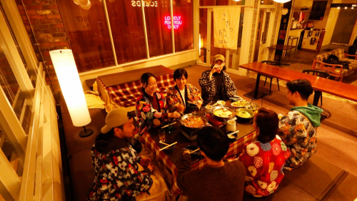 神戸旧居留地のカフェ「ニューラフレア」で『こたつとおでん』