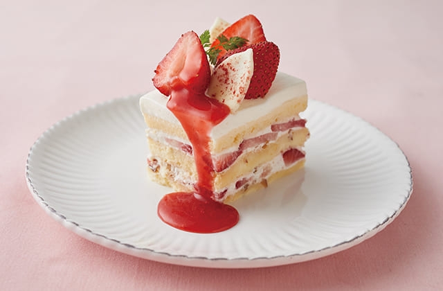 苺とプラリネクリームのショートケーキ　836円