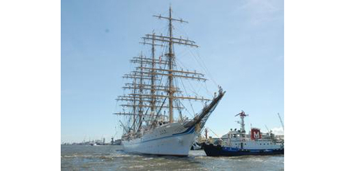練習帆船「海王丸」が神戸港に寄港　神戸市中央区