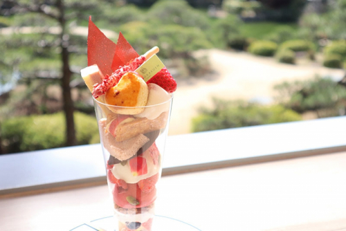 相楽園パーラー　苺づくしのパフェ「苺果」など春限定スイーツ　神戸市中央区