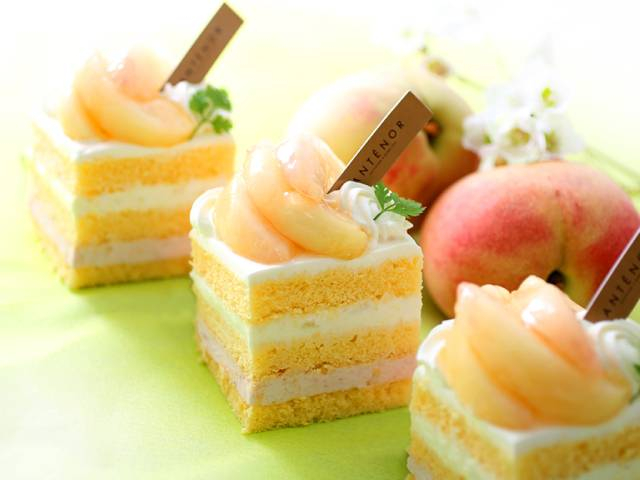  桃のショートケーキ702円（販売期間7/15 ～ 8/18）
