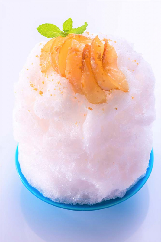 桃のコンポートの“ふわふわ”かき氷 1,900円（税・サ込）
