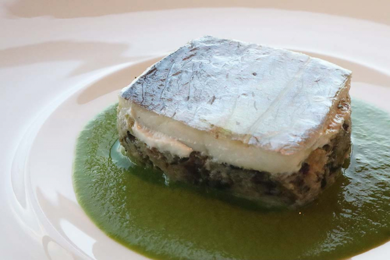 Naturallyディナーコース「太刀魚と南イタリアサラダのオーブン焼き」