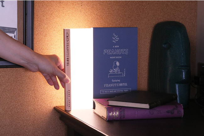 PEANUTS HOTEL ROOM41 LEDライト “DARK &amp; STORMY NIGHT BOOK” ￥31,900（税込）