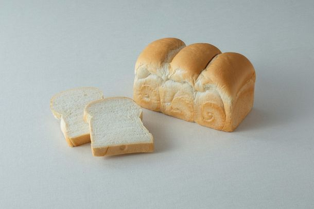 小麦薫るトースト食パン（税込700円）