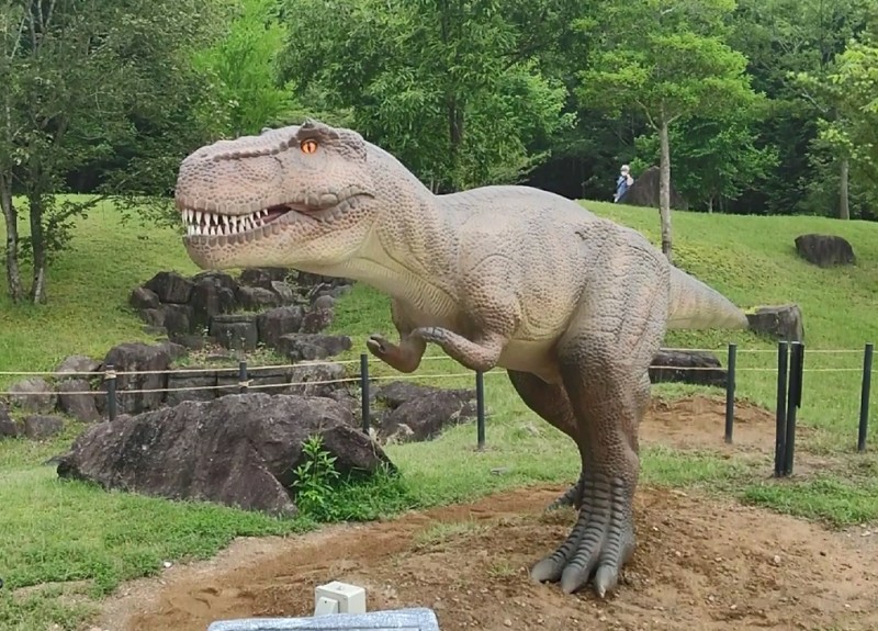 丹波並木道中央公園の動く恐竜