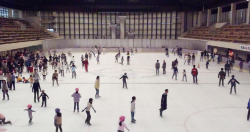 神戸市立ポートアイランドスポーツセンターのスケートリンク　神戸市中央区