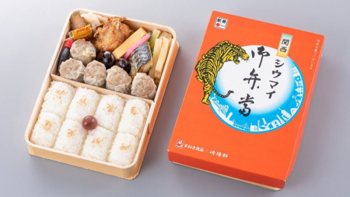 まねき食品×崎陽軒「関西シウマイ弁当」が姫路駅で新発売