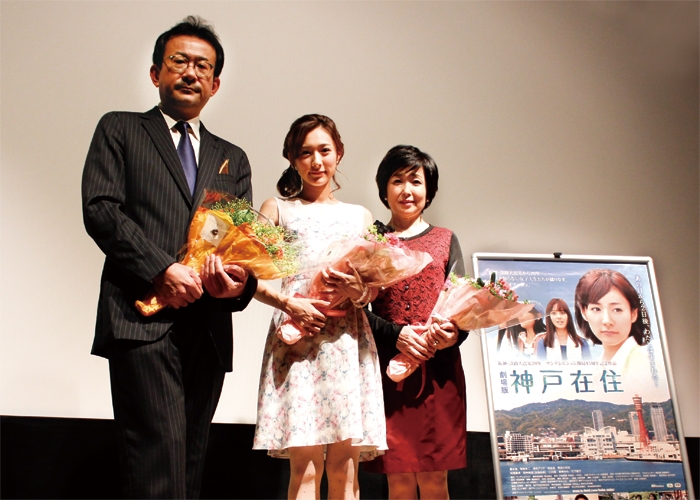 （左から）白羽監督、藤本泉さん、竹下景子さん