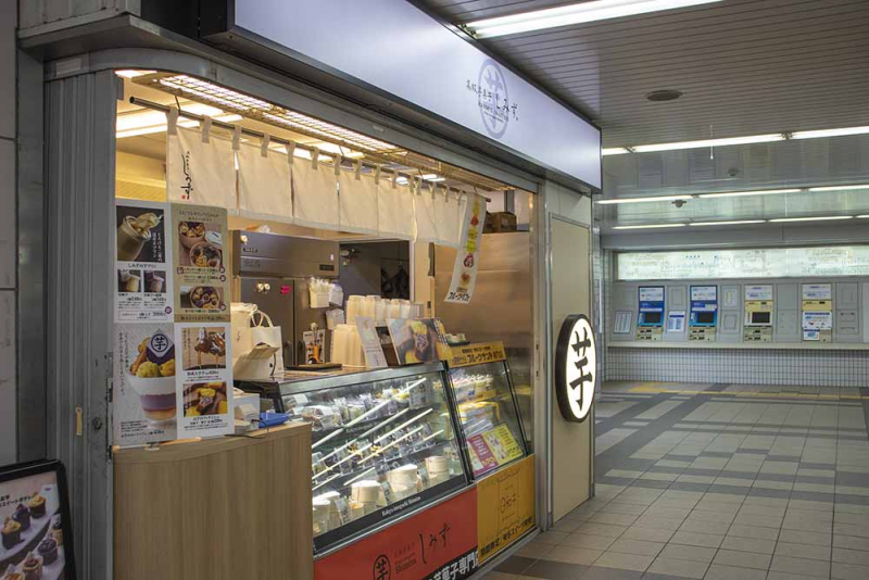 お店の場所は阪神今津駅の改札付近