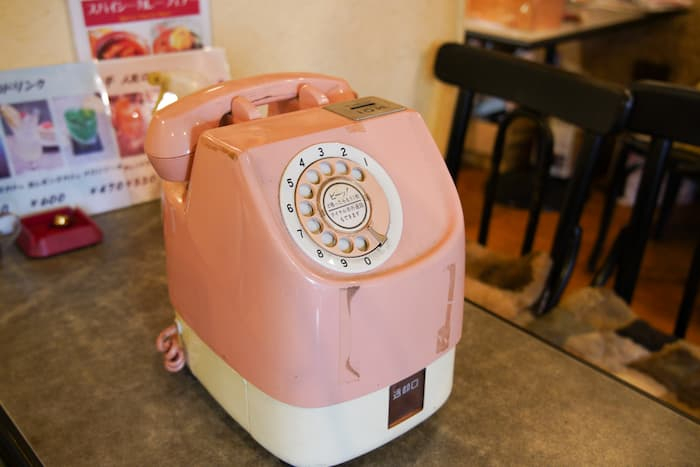 懐かしいピンクの公衆電話