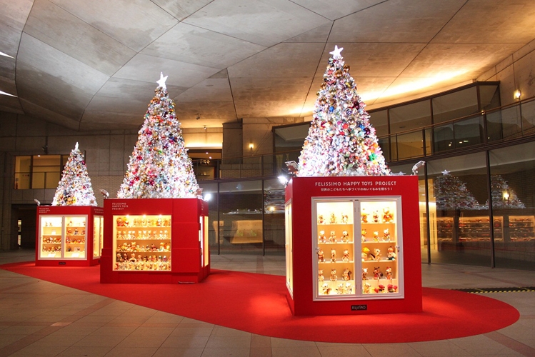 神戸朝日ビルディング１階ピロティの展示風景