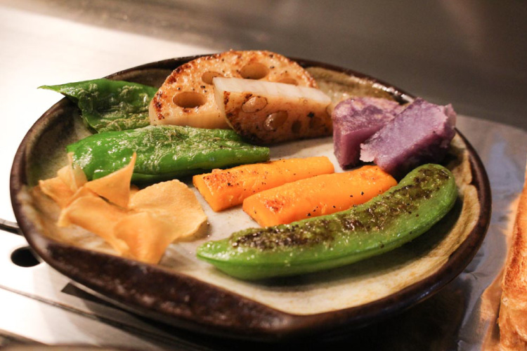 色とりどりの野菜はどれもベストな食感で焼き上げられています。