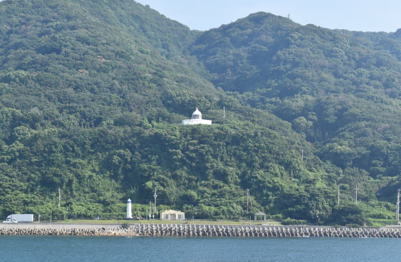 明治初期に作られた美しい「江崎灯台」