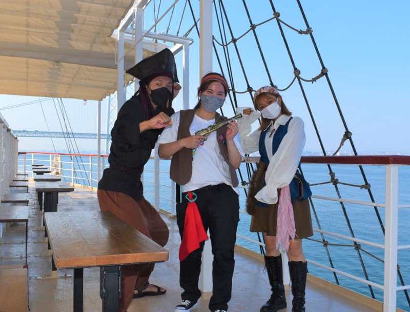 海賊クルーの皆さん（左から：ターナー、ナギィ、ララァ）