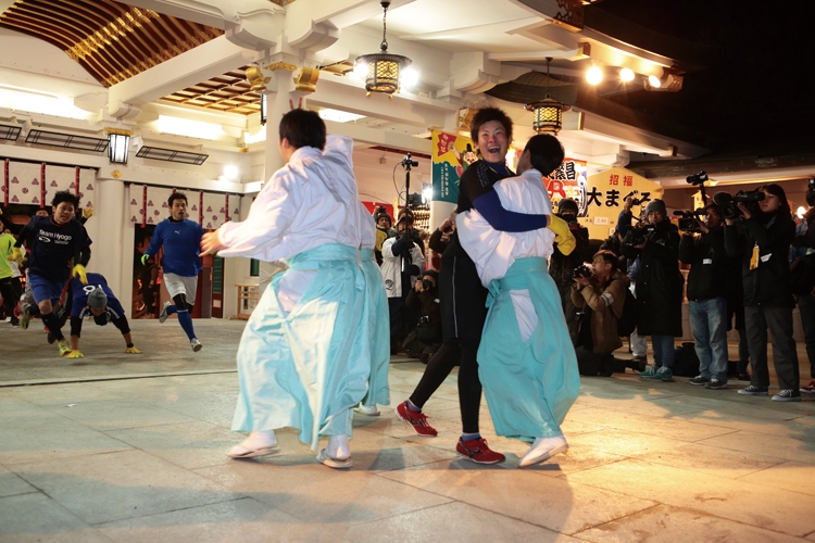 “えべっさん”の総本社西宮神社で「十日えびす」 今年の「福男」は!?　西宮市 [画像]