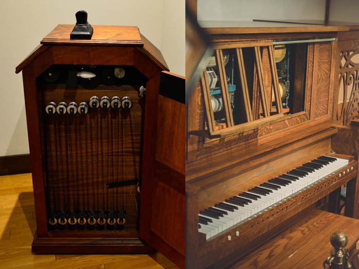 （左）動画鑑賞装置「キネトスコープ（複製）」、（右）自動演奏ピアノ「ワーリッツァー・スタイル“O”フォトプレーヤー」