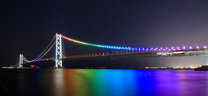 明石海峡大橋のライトアップがクルーズの思い出を盛り上げます