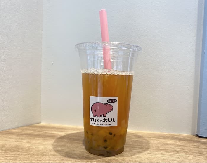 「台湾フルーツティ（パイナップル＆マンゴー＆パッションフルーツ）」500円（税込）
凍頂烏龍茶（台湾茶）はお花の香りがする台湾のウーロン茶
現地の人は加糖しますが、同店のウーロン茶は無糖