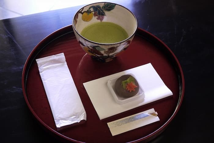 「抹茶と和菓子のセット」500円