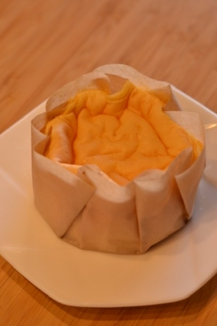 植木鉢シフォンケーキのヒントとなったパンデロー。中はトロトロ、ふわふわのチーズケーキのような味わい