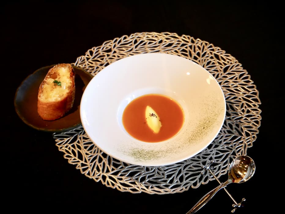 &quot;Soupe de poisson&quot;
魚介の旨味が凝縮されたスープ