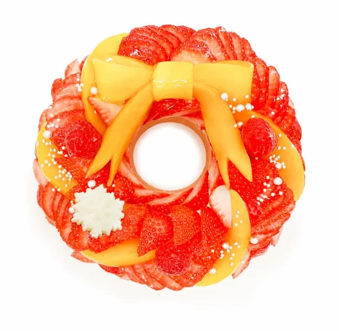 「いちごとマンゴーのリースケーキ」直径15㎝　7,600円（税込）