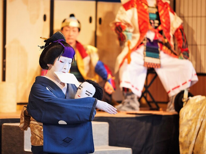 民俗芸能「農村歌舞伎」本格着付け＆化粧体験と貴重な茅葺きの舞台見学