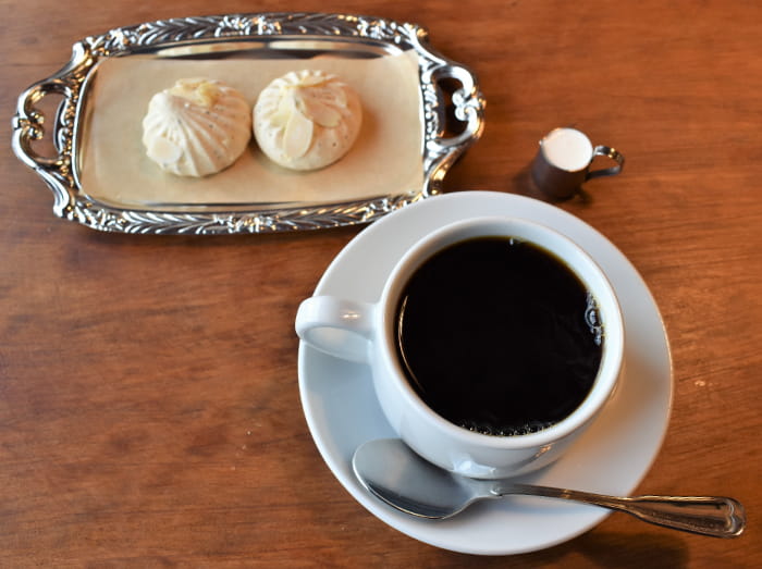 コーヒーは『神戸萩原珈琲』の深煎り豆を使用