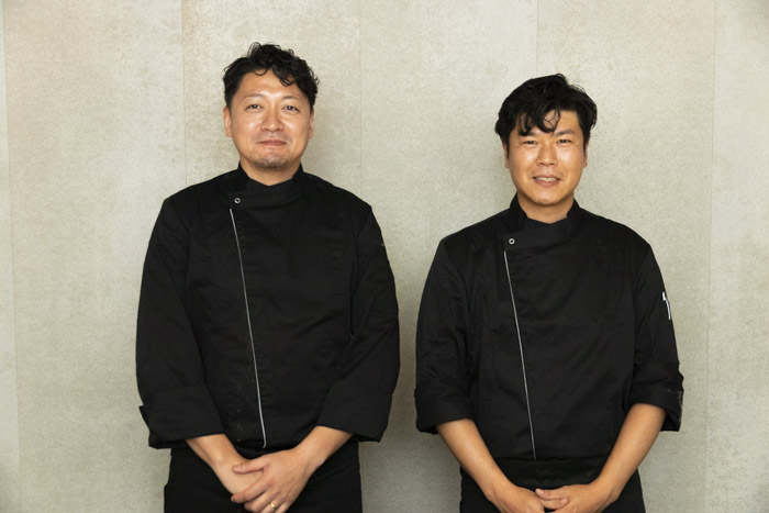 （左）総支配人・大坪さん、（右）料理長・山田さん