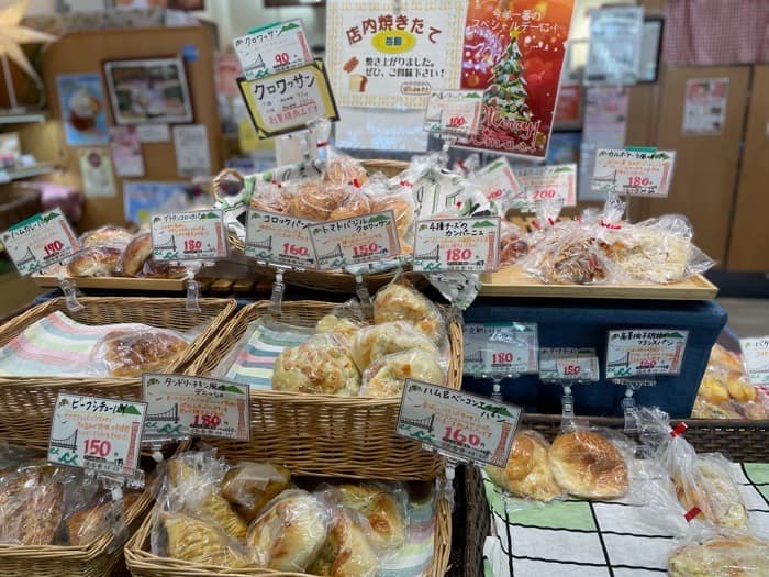 『ぱん・de・ナナ』毎日同店で焼き上げるパン。リーズナブルです