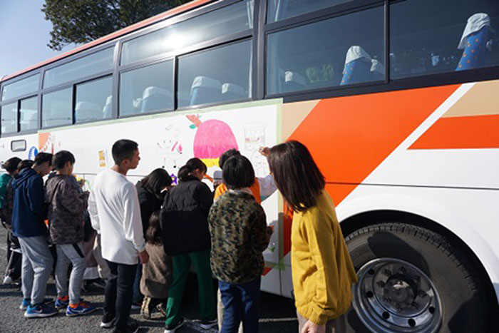 神姫バス創立95周年記念企画「私たちの街をラッピングバスで広めよう！」 [画像]