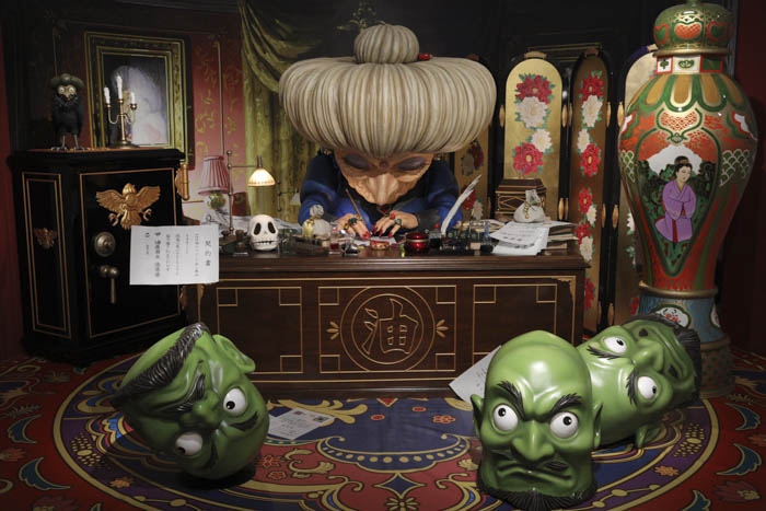 にせの館長室の再現展示 © Studio Ghibli