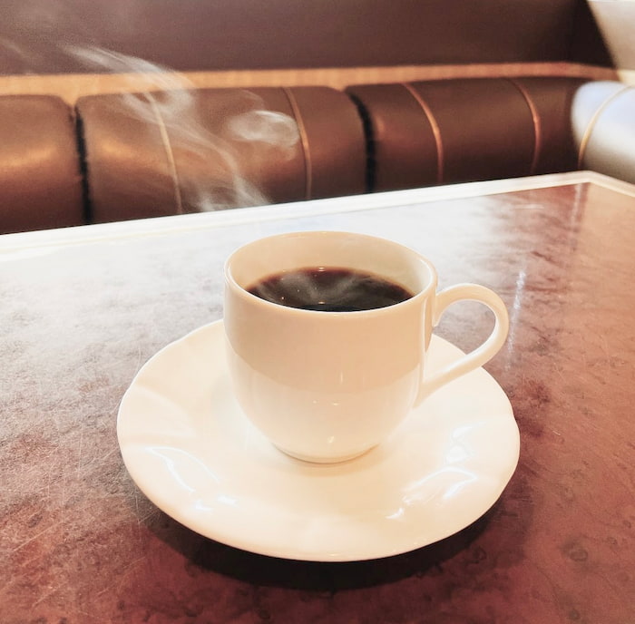 香り高いコーヒーをオーダーごとに丁寧に淹れてくれますよ。