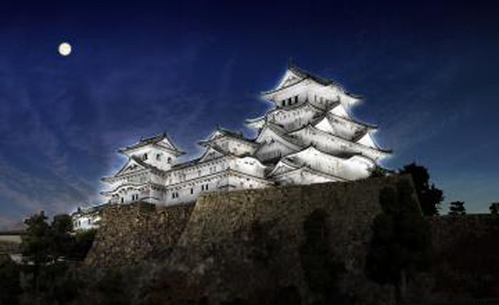 新たなライトアップで姫路城も幻想的な雰囲気に