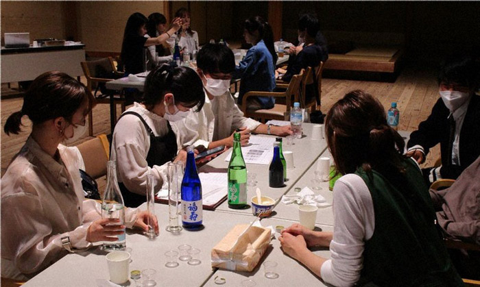 神戸酒心館　関西学院大学の学生とのコラボ日本酒「Petit ju（プティジュ）」を発売 [画像]