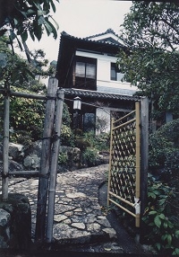 阪神大震災で倒壊した
岡本の旧谷崎邸