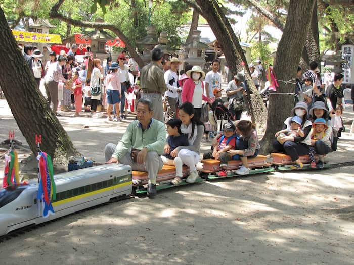ミニ新幹線は、子供たちに大人気