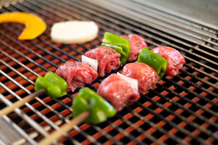 均一に火が通るように、お肉は電熱ロースターで焼くのも同店のこだわりのひとつ