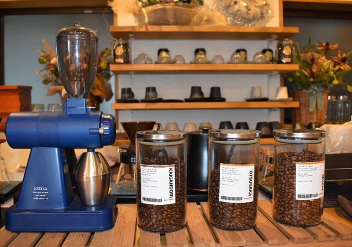 コーヒー豆は神戸市「VOICE OF COFFEE」のブレンド3種類を使用