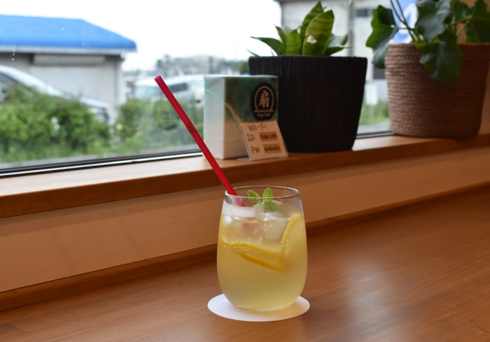 洲本市・平岡農園のレモンを使用した「自家製レモンスカッシュ」600円（税込）